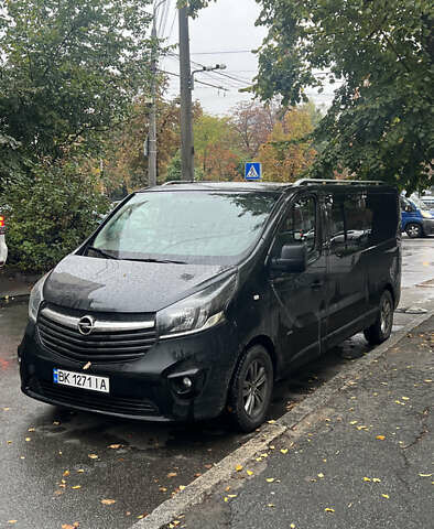 Черный Опель Виваро, объемом двигателя 1.6 л и пробегом 297 тыс. км за 16600 $, фото 1 на Automoto.ua