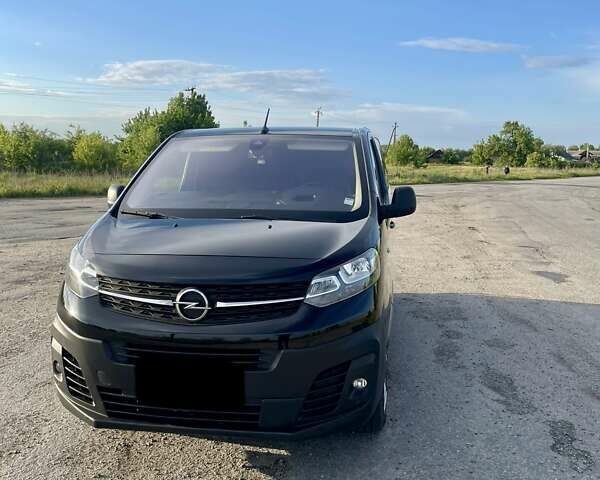 Черный Опель Виваро, объемом двигателя 2 л и пробегом 180 тыс. км за 22700 $, фото 1 на Automoto.ua