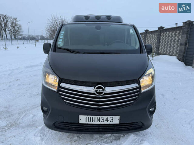 Черный Опель Виваро, объемом двигателя 1.6 л и пробегом 240 тыс. км за 18700 $, фото 1 на Automoto.ua