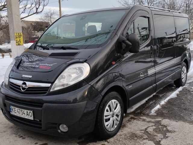 Чорний Опель Віваро, об'ємом двигуна 2.5 л та пробігом 212 тис. км за 12500 $, фото 1 на Automoto.ua