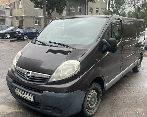 Коричневый Опель Виваро, объемом двигателя 2 л и пробегом 185 тыс. км за 10000 $, фото 1 на Automoto.ua