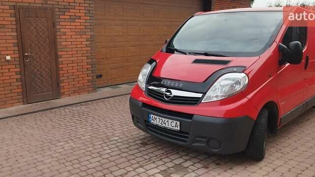 Красный Опель Виваро, объемом двигателя 2 л и пробегом 251 тыс. км за 12200 $, фото 1 на Automoto.ua
