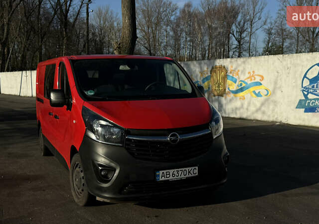Красный Опель Виваро, объемом двигателя 1.6 л и пробегом 199 тыс. км за 18000 $, фото 1 на Automoto.ua