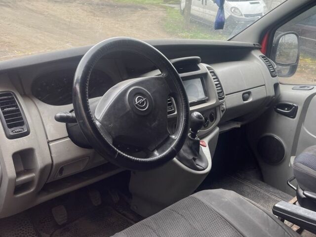 Червоний Опель Віваро, об'ємом двигуна 1.9 л та пробігом 238 тис. км за 4800 $, фото 1 на Automoto.ua