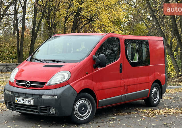 Красный Опель Виваро, объемом двигателя 2.5 л и пробегом 370 тыс. км за 8200 $, фото 1 на Automoto.ua