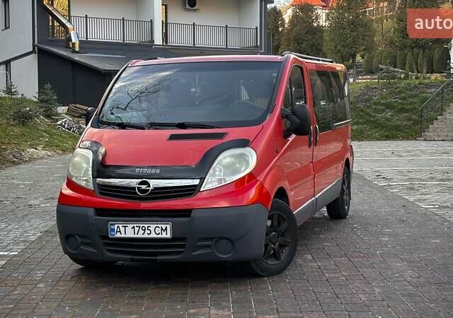 Красный Опель Виваро, объемом двигателя 2 л и пробегом 346 тыс. км за 8600 $, фото 1 на Automoto.ua