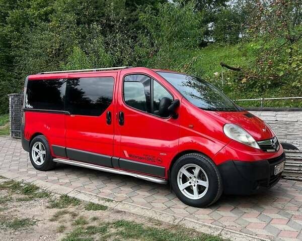Червоний Опель Віваро, об'ємом двигуна 2 л та пробігом 300 тис. км за 9400 $, фото 1 на Automoto.ua