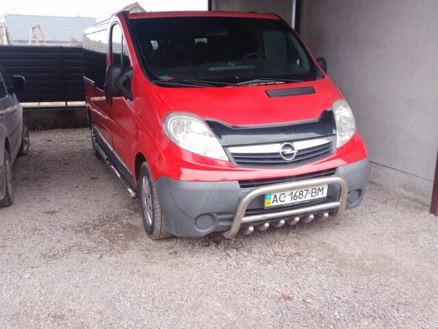 Червоний Опель Віваро, об'ємом двигуна 2 л та пробігом 260 тис. км за 7590 $, фото 1 на Automoto.ua