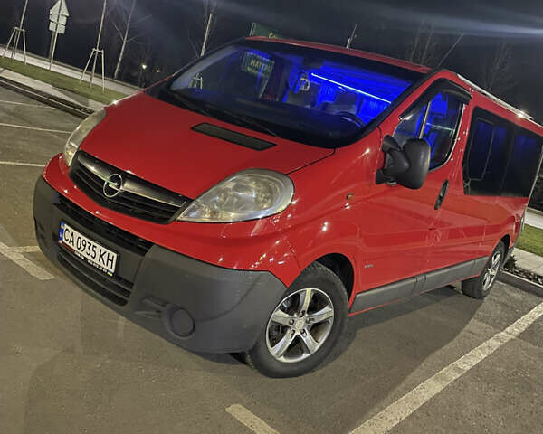 Красный Опель Виваро, объемом двигателя 2 л и пробегом 437 тыс. км за 11500 $, фото 1 на Automoto.ua