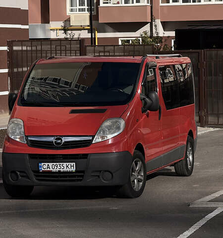 Красный Опель Виваро, объемом двигателя 2 л и пробегом 400 тыс. км за 10500 $, фото 1 на Automoto.ua