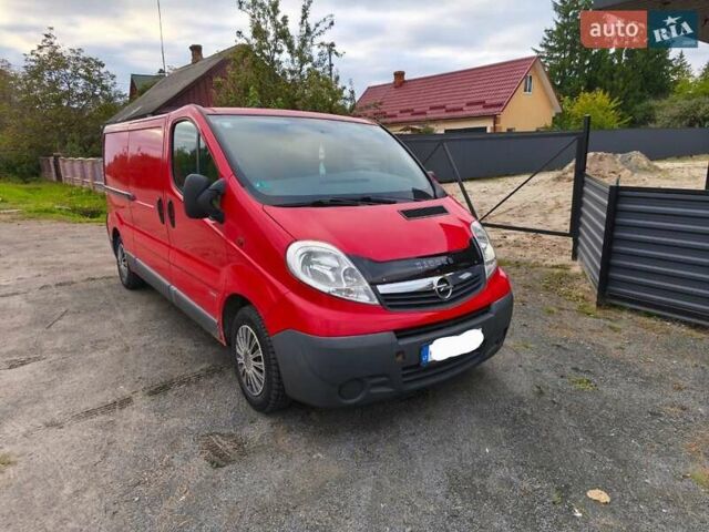 Красный Опель Виваро, объемом двигателя 2 л и пробегом 413 тыс. км за 4150 $, фото 1 на Automoto.ua
