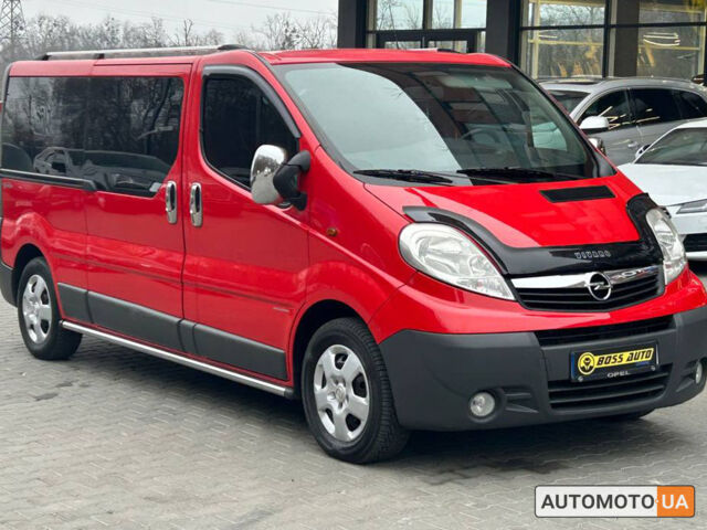 Красный Опель Виваро, объемом двигателя 2 л и пробегом 190 тыс. км за 14200 $, фото 1 на Automoto.ua