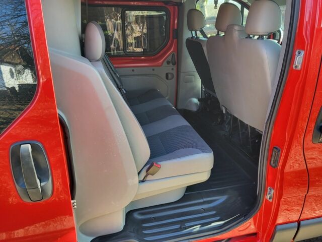 Червоний Опель Віваро, об'ємом двигуна 2 л та пробігом 218 тис. км за 12000 $, фото 1 на Automoto.ua