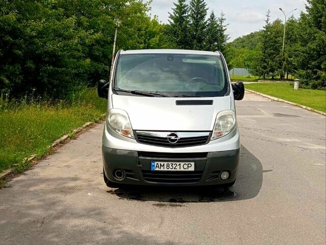 Опель Віваро, об'ємом двигуна 2 л та пробігом 248 тис. км за 10000 $, фото 1 на Automoto.ua