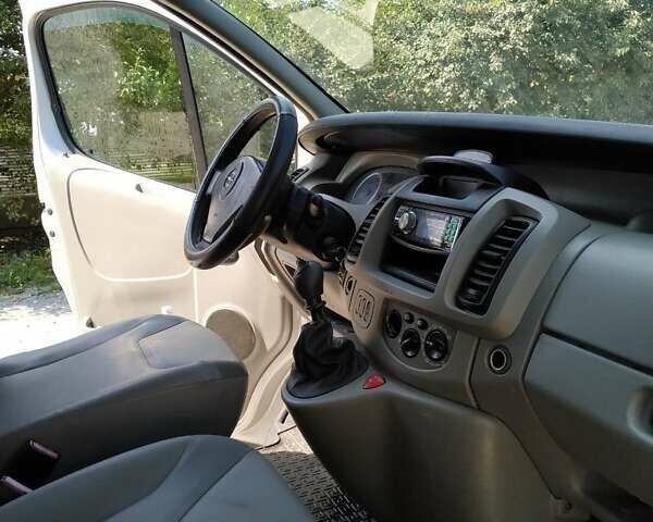 Опель Виваро, объемом двигателя 1.9 л и пробегом 268 тыс. км за 9000 $, фото 1 на Automoto.ua