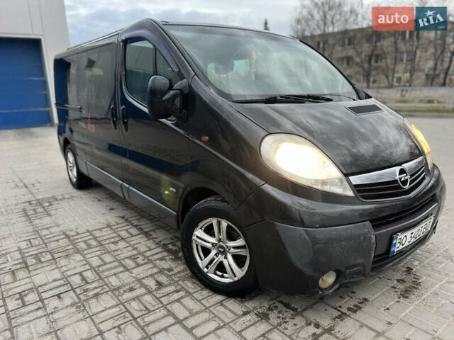 Опель Виваро, объемом двигателя 2.5 л и пробегом 450 тыс. км за 7999 $, фото 1 на Automoto.ua