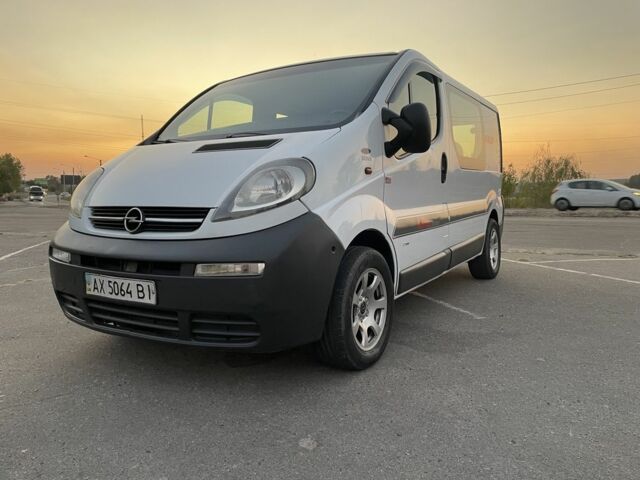 Белый Опель Виваро пасс., объемом двигателя 1.9 л и пробегом 328 тыс. км за 6000 $, фото 1 на Automoto.ua
