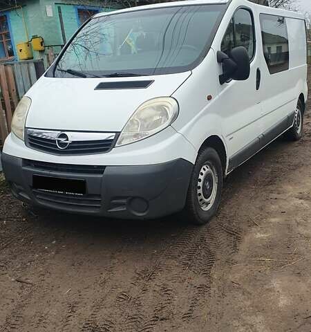Білий Опель Віваро пас., об'ємом двигуна 2.5 л та пробігом 274 тис. км за 8500 $, фото 1 на Automoto.ua