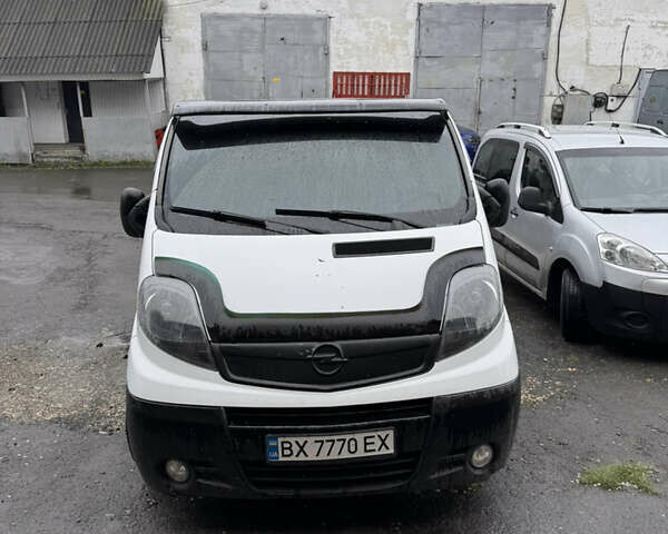 Білий Опель Віваро пас., об'ємом двигуна 2 л та пробігом 250 тис. км за 9500 $, фото 1 на Automoto.ua