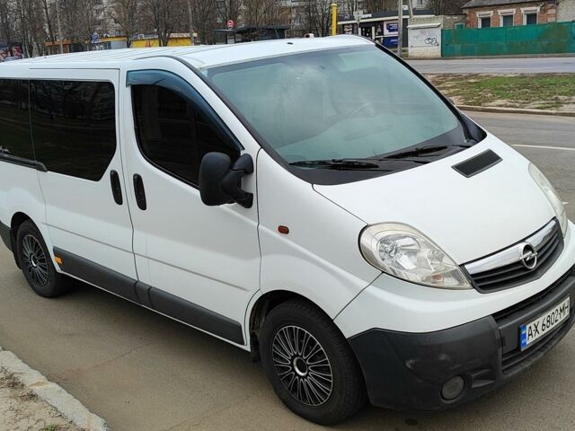 Білий Опель Віваро пас., об'ємом двигуна 2 л та пробігом 376 тис. км за 10000 $, фото 1 на Automoto.ua