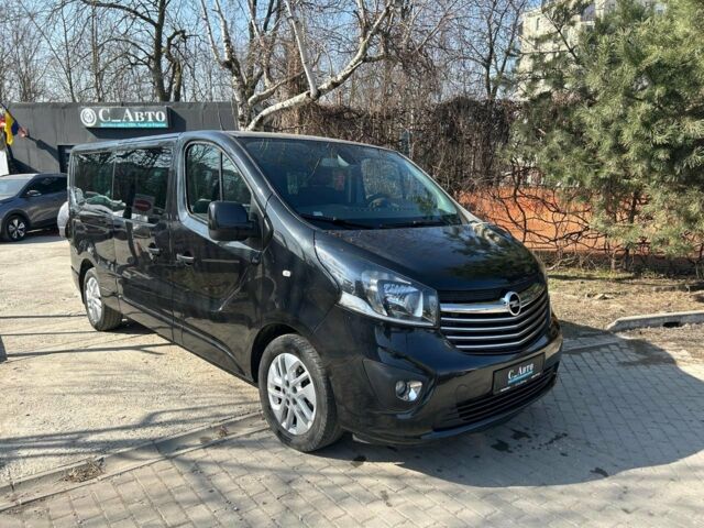 Черный Опель Виваро пасс., объемом двигателя 2 л и пробегом 225 тыс. км за 19300 $, фото 1 на Automoto.ua