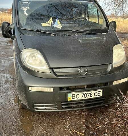 Чорний Опель Віваро пас., об'ємом двигуна 1.9 л та пробігом 695 тис. км за 8000 $, фото 1 на Automoto.ua