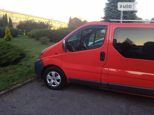 Красный Опель Виваро пасс., объемом двигателя 1.87 л и пробегом 370 тыс. км за 7100 $, фото 1 на Automoto.ua