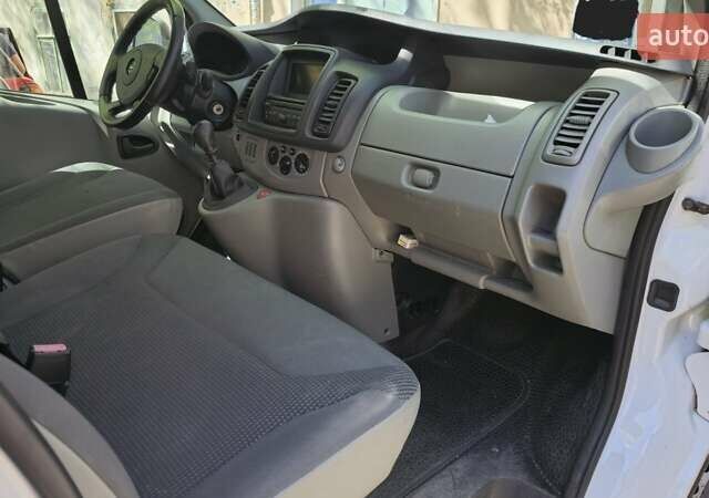 Опель Виваро пасс., объемом двигателя 2 л и пробегом 315 тыс. км за 11000 $, фото 1 на Automoto.ua