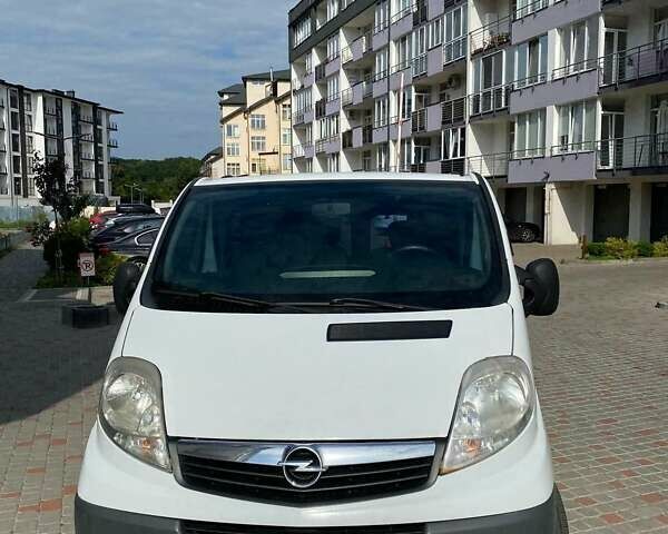 Опель Виваро пасс., объемом двигателя 2 л и пробегом 184 тыс. км за 11000 $, фото 1 на Automoto.ua