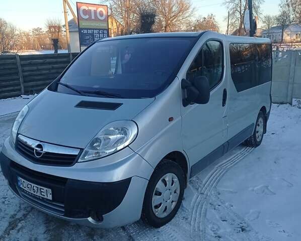 Серый Опель Виваро пасс., объемом двигателя 2.5 л и пробегом 290 тыс. км за 9100 $, фото 1 на Automoto.ua