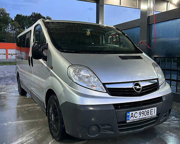 Сірий Опель Віваро пас., об'ємом двигуна 2 л та пробігом 320 тис. км за 10000 $, фото 1 на Automoto.ua