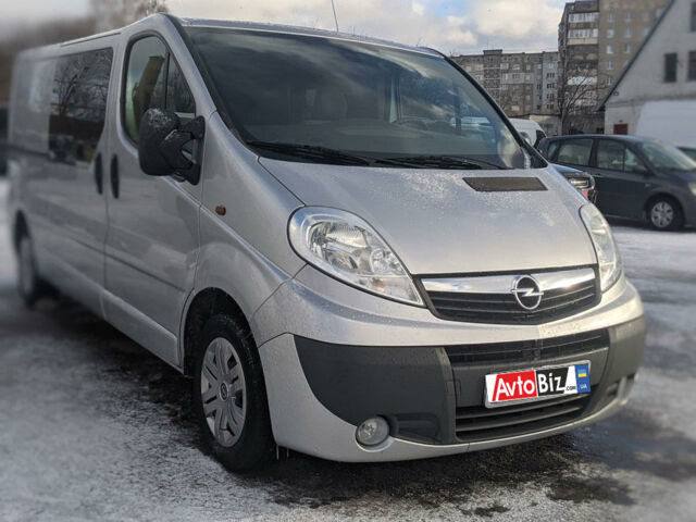 Серый Опель Виваро пасс., объемом двигателя 2 л и пробегом 220 тыс. км за 13999 $, фото 1 на Automoto.ua