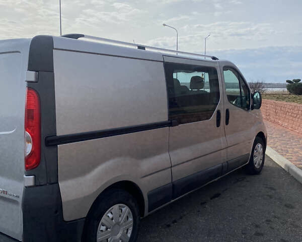 Сірий Опель Віваро пас., об'ємом двигуна 0 л та пробігом 217 тис. км за 13700 $, фото 1 на Automoto.ua