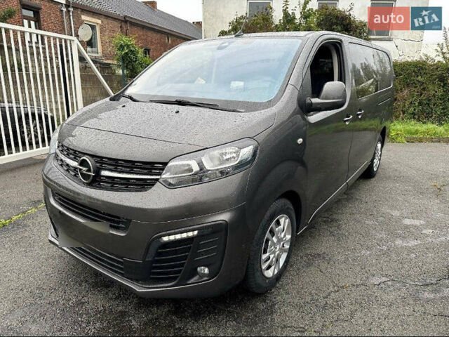 Серый Опель Виваро пасс., объемом двигателя 2 л и пробегом 107 тыс. км за 8000 $, фото 1 на Automoto.ua