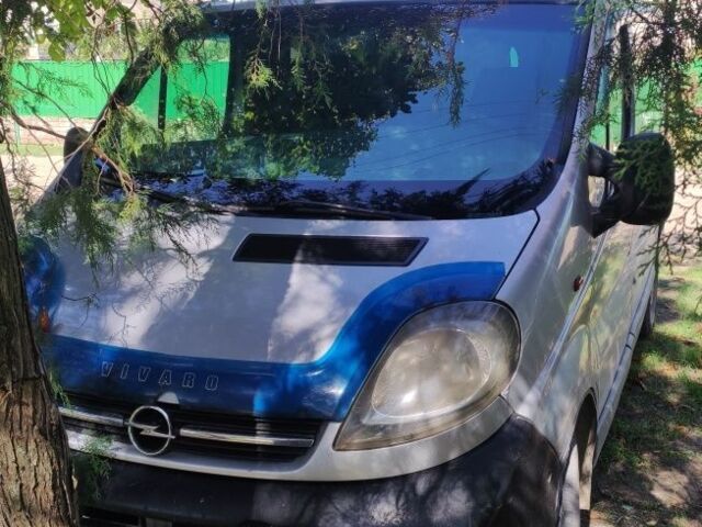 Серый Опель Виваро пасс., объемом двигателя 0 л и пробегом 380 тыс. км за 4700 $, фото 1 на Automoto.ua
