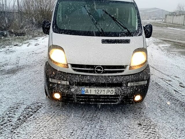 Сірий Опель Віваро пас., об'ємом двигуна 2.5 л та пробігом 1 тис. км за 8600 $, фото 1 на Automoto.ua