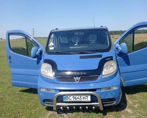 Синий Опель Виваро пасс., объемом двигателя 1.9 л и пробегом 265 тыс. км за 6000 $, фото 1 на Automoto.ua