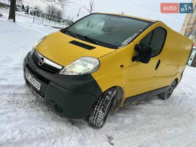 Желтый Опель Виваро, объемом двигателя 2 л и пробегом 325 тыс. км за 4950 $, фото 1 на Automoto.ua