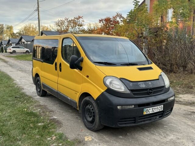 Желтый Опель Виваро, объемом двигателя 1.9 л и пробегом 250 тыс. км за 4500 $, фото 1 на Automoto.ua