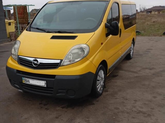 Желтый Опель Виваро, объемом двигателя 2 л и пробегом 228 тыс. км за 6500 $, фото 1 на Automoto.ua