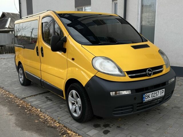 Желтый Опель Виваро, объемом двигателя 1.9 л и пробегом 320 тыс. км за 6600 $, фото 1 на Automoto.ua