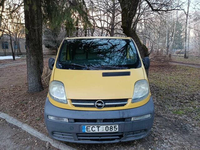 Желтый Опель Виваро, объемом двигателя 1.9 л и пробегом 430 тыс. км за 3500 $, фото 1 на Automoto.ua