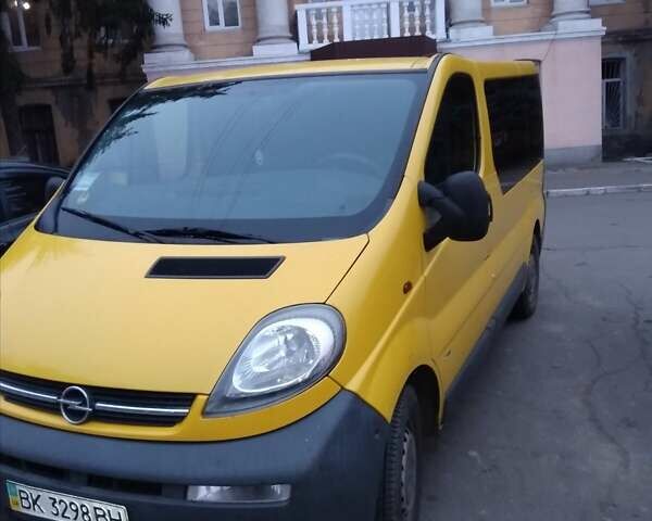 Желтый Опель Виваро, объемом двигателя 1.9 л и пробегом 999 тыс. км за 6500 $, фото 1 на Automoto.ua