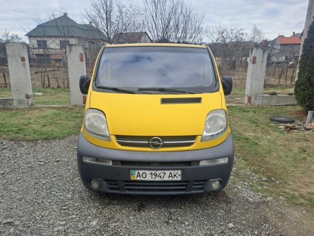 Желтый Опель Виваро, объемом двигателя 1.9 л и пробегом 330 тыс. км за 5200 $, фото 1 на Automoto.ua