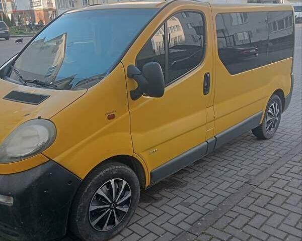 Желтый Опель Виваро, объемом двигателя 1.9 л и пробегом 200 тыс. км за 7000 $, фото 1 на Automoto.ua