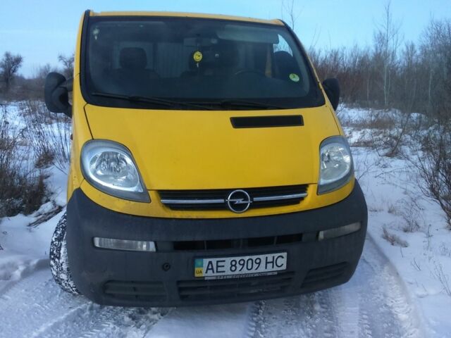 Жовтий Опель Віваро, об'ємом двигуна 1.9 л та пробігом 164 тис. км за 5000 $, фото 1 на Automoto.ua