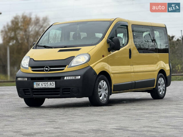 Жовтий Опель Віваро, об'ємом двигуна 2.46 л та пробігом 280 тис. км за 6999 $, фото 1 на Automoto.ua