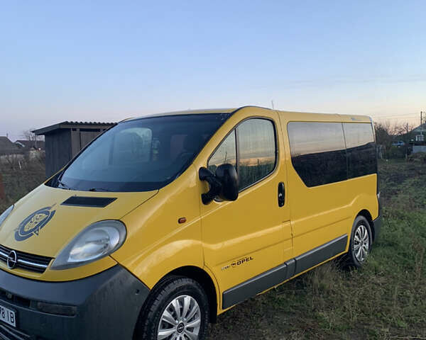 Желтый Опель Виваро, объемом двигателя 1.87 л и пробегом 265 тыс. км за 5700 $, фото 1 на Automoto.ua