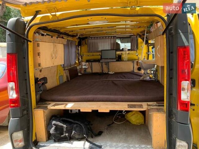 Желтый Опель Виваро, объемом двигателя 1.9 л и пробегом 220 тыс. км за 7990 $, фото 1 на Automoto.ua