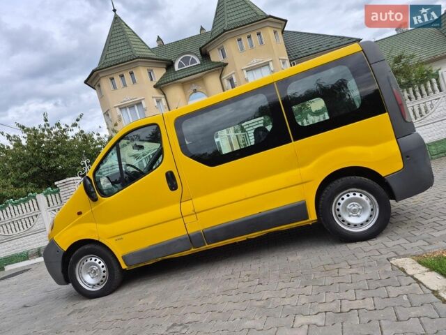 Желтый Опель Виваро, объемом двигателя 1.87 л и пробегом 326 тыс. км за 4400 $, фото 1 на Automoto.ua